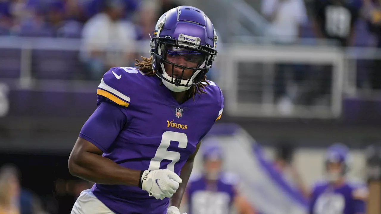 Watch: Former Vikings first-round pick Lewis Cine snags preseason interception