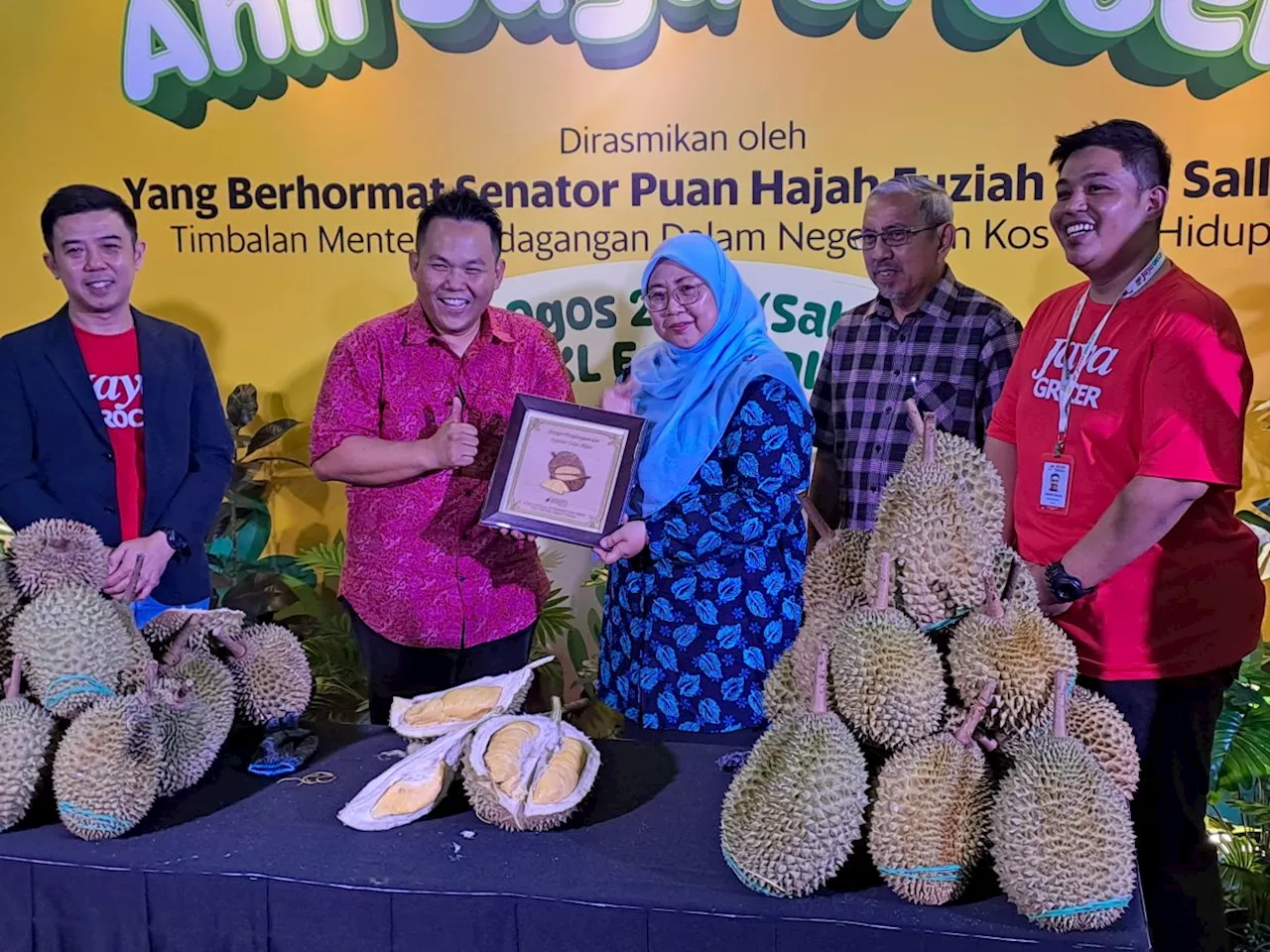 Deputy Minister lauds pioneer durian feast for offering affordable king of fruits