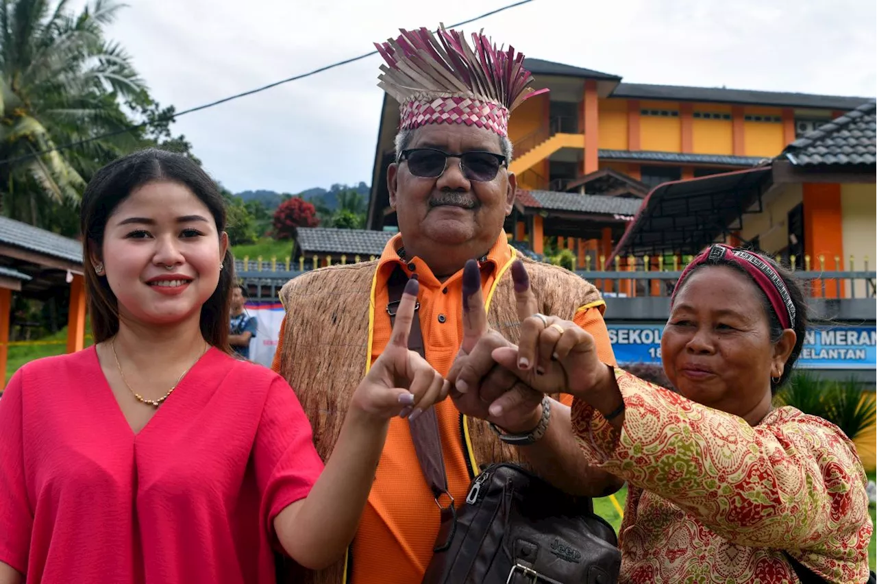 Nenggiri: Tok Batin turns up to vote in Orang Asli garb