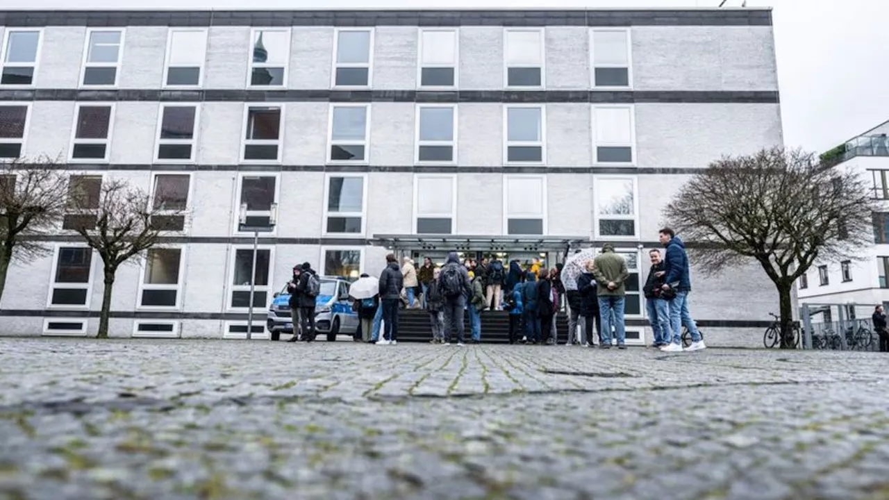 Waffenbesitz: OVG-Eilbeschlüsse: Waffenentzug für AfD-Mitglieder rechtens