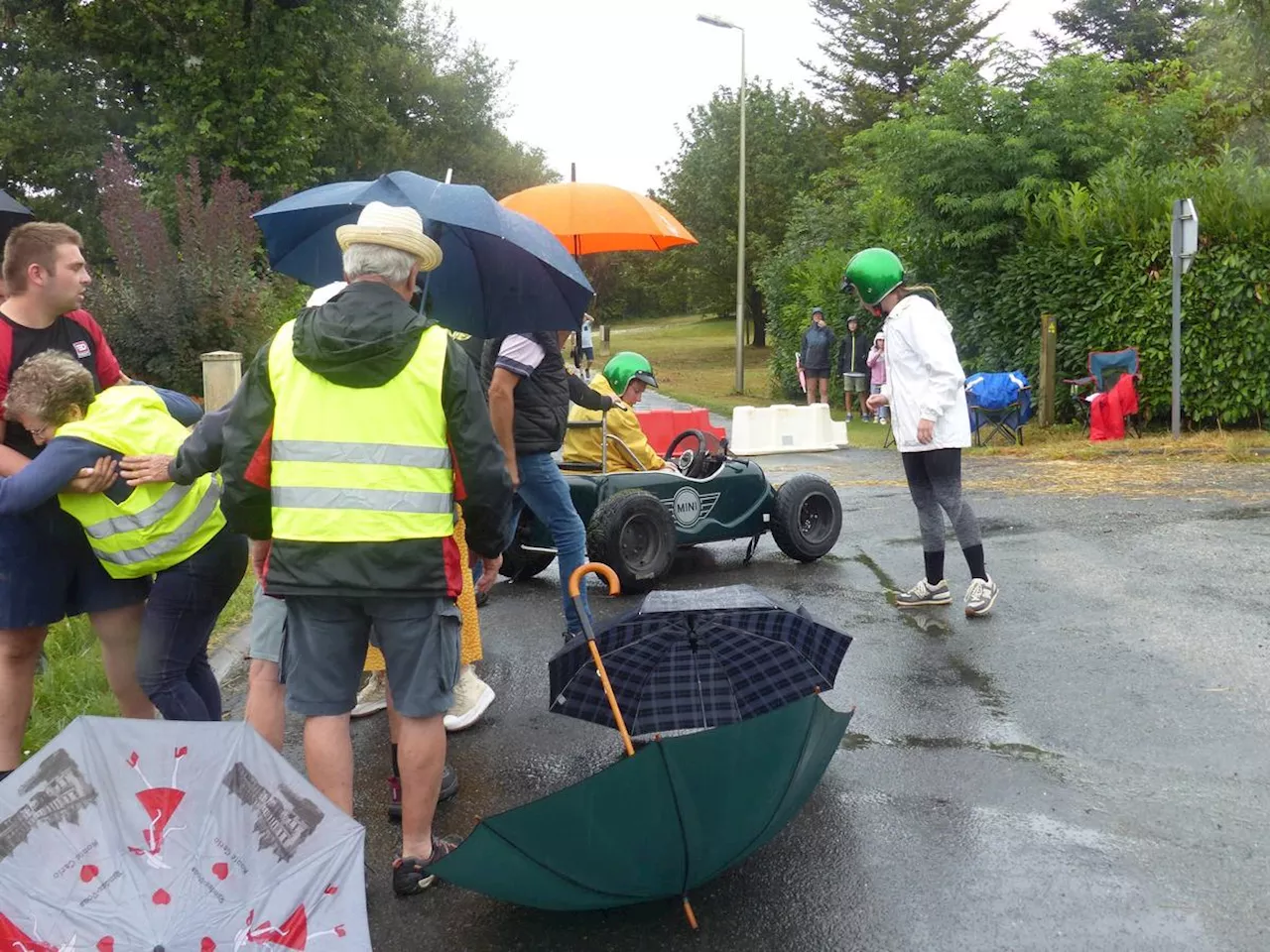 Course de caisses à savon en Charente-Maritime : petite frayeur sur les routes glissantes à Bussac