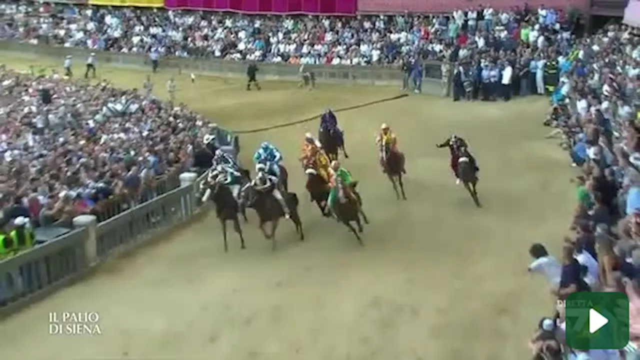 Palio di Siena: vince la contrada della Lupa