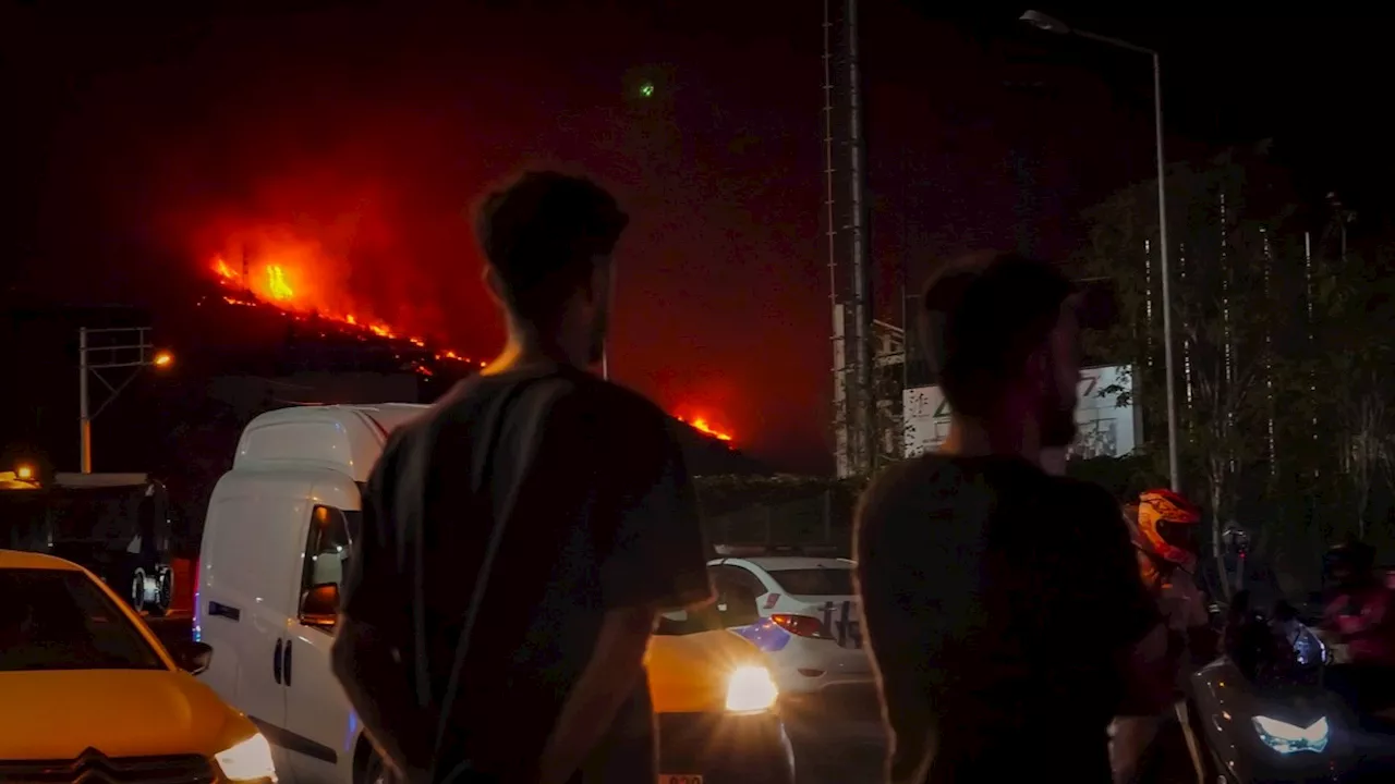 News des Tages: Tausende Einsatzkräfte bekämpfen Waldbrand in der Türkei