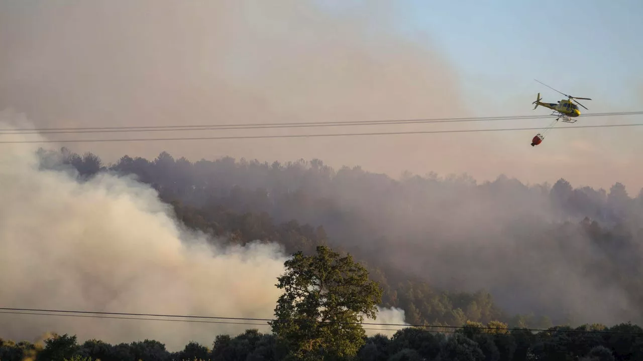 El incendio forestal en Trabazos (Zamora) se mantiene en Nivel 2 de peligrosidad y obliga a evacuar Sejas de A