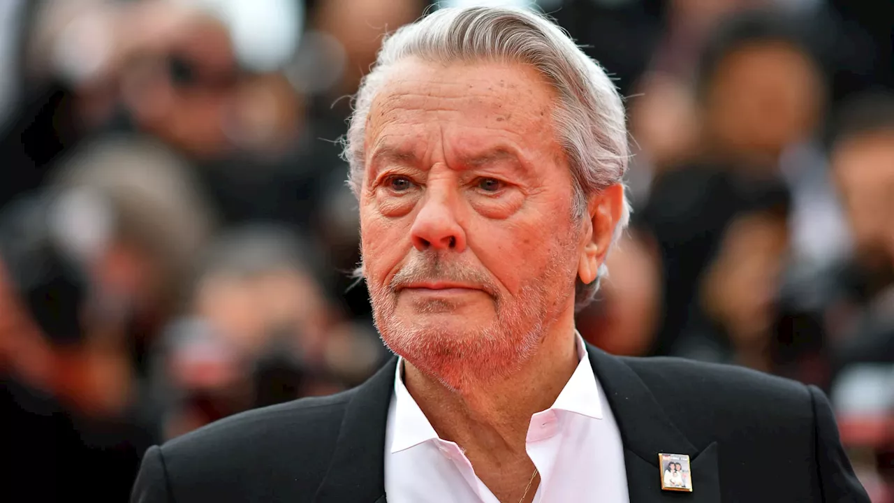 'Non, non, surtout pas': Alain Delon ne voulait pas d'un hommage national après sa mort