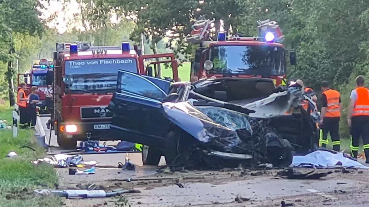 Unfall auf B6: Vier Tote bei Baum-Crash in Sachsen