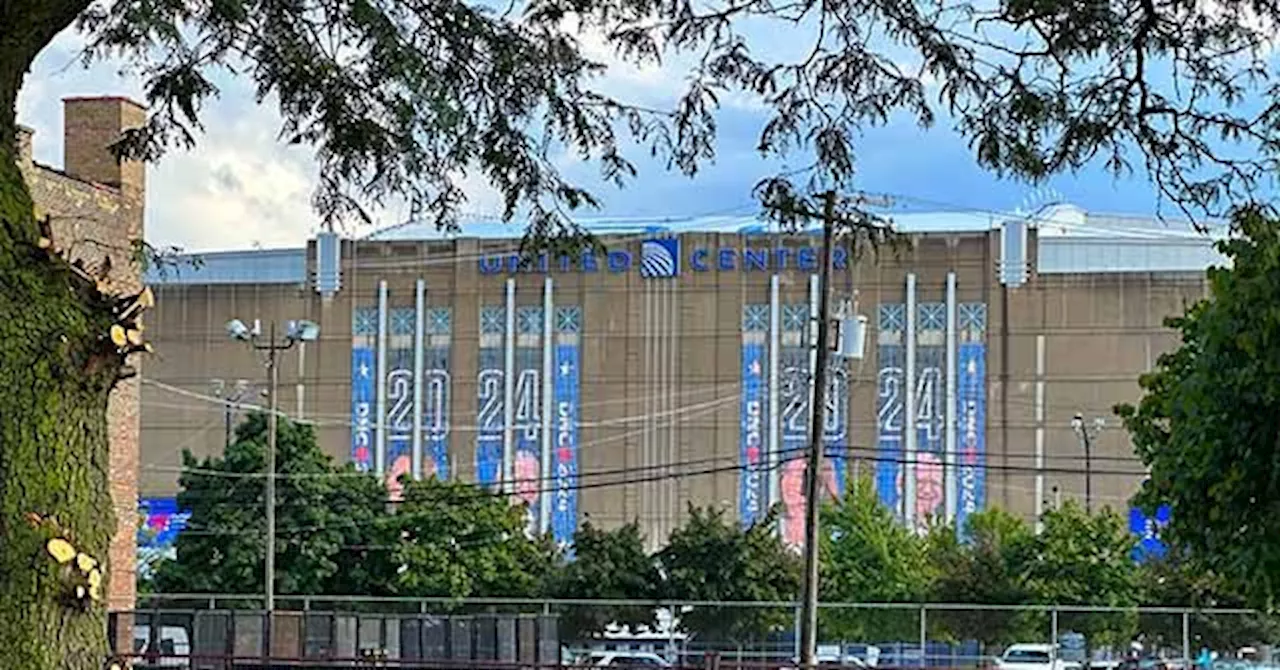 Chicago Begins Erecting Miles of Security Fencing Ahead of Democrat Convention