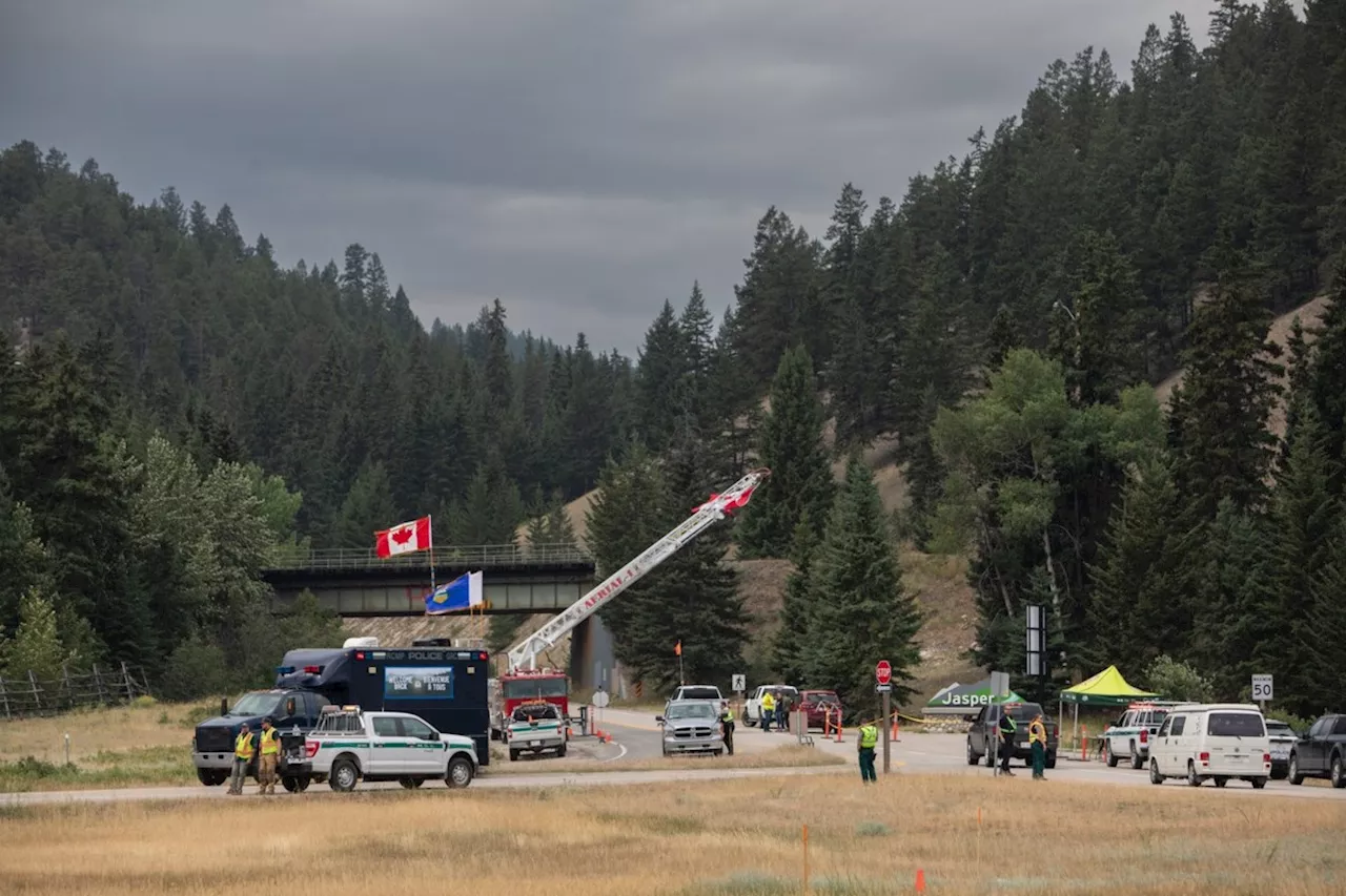 Miette Hot Springs reopens, but wildfire keeps rest of Jasper National Park closed