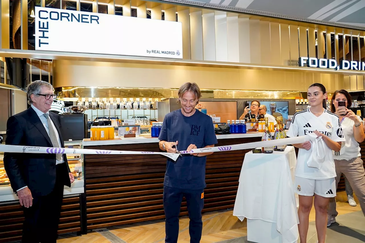 El Real Madrid inaugura su primer local de restauración en la Terminal 4 de Barajas