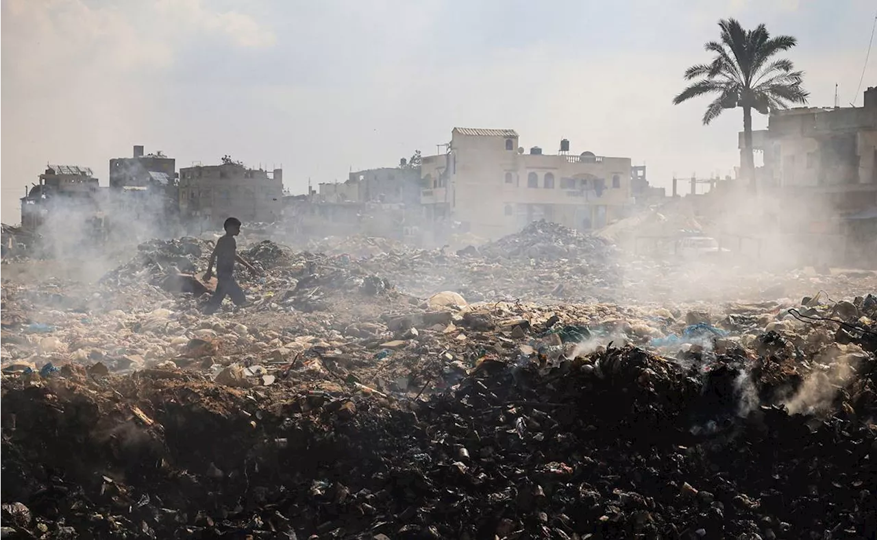 Israel ataca Gaza mientras Blinken viaja a la región para buscar un cese el fuego