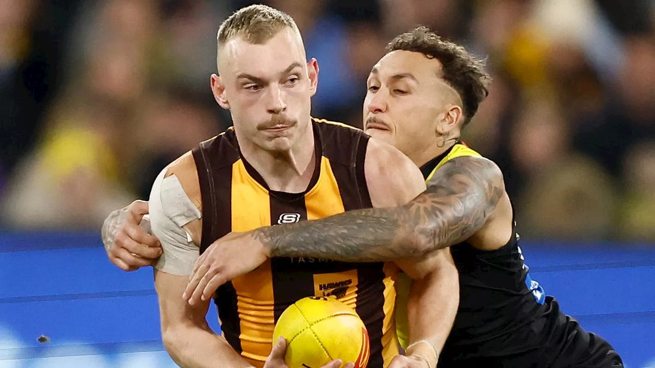 LIVE AFL: Hawks try to put one foot in finals vs rocky Richmond