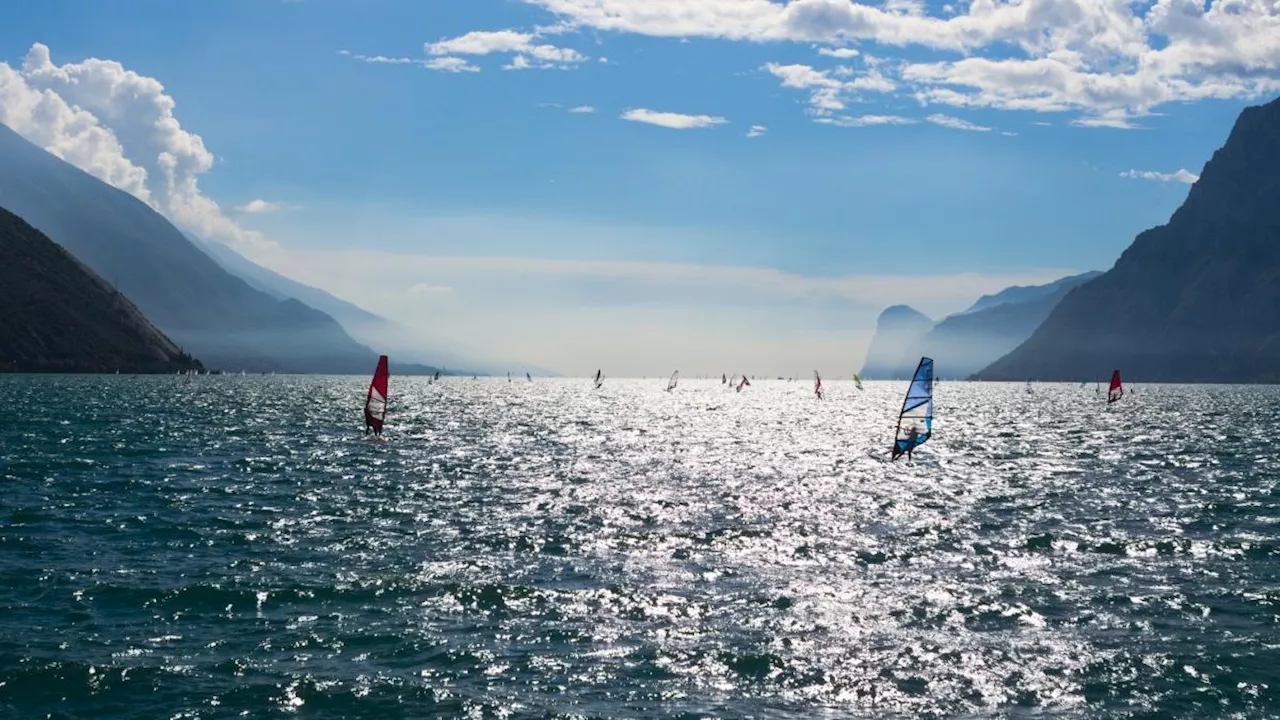 La rinascita del windsurf: i posti più belli dove praticarlo in Italia