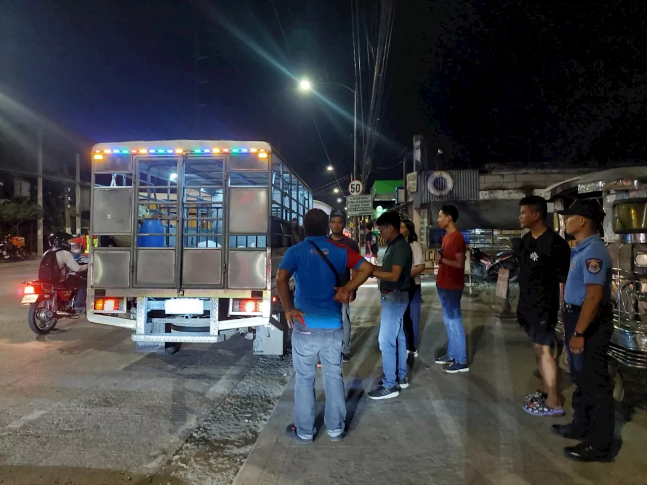 2 trucks loaded with suspected ASF-infected hogs stopped in outskirts of Metro Manila