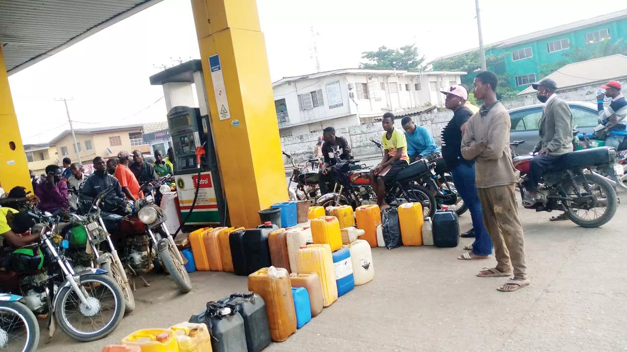 Fuel queues resurface in Lagos amid stock shortage