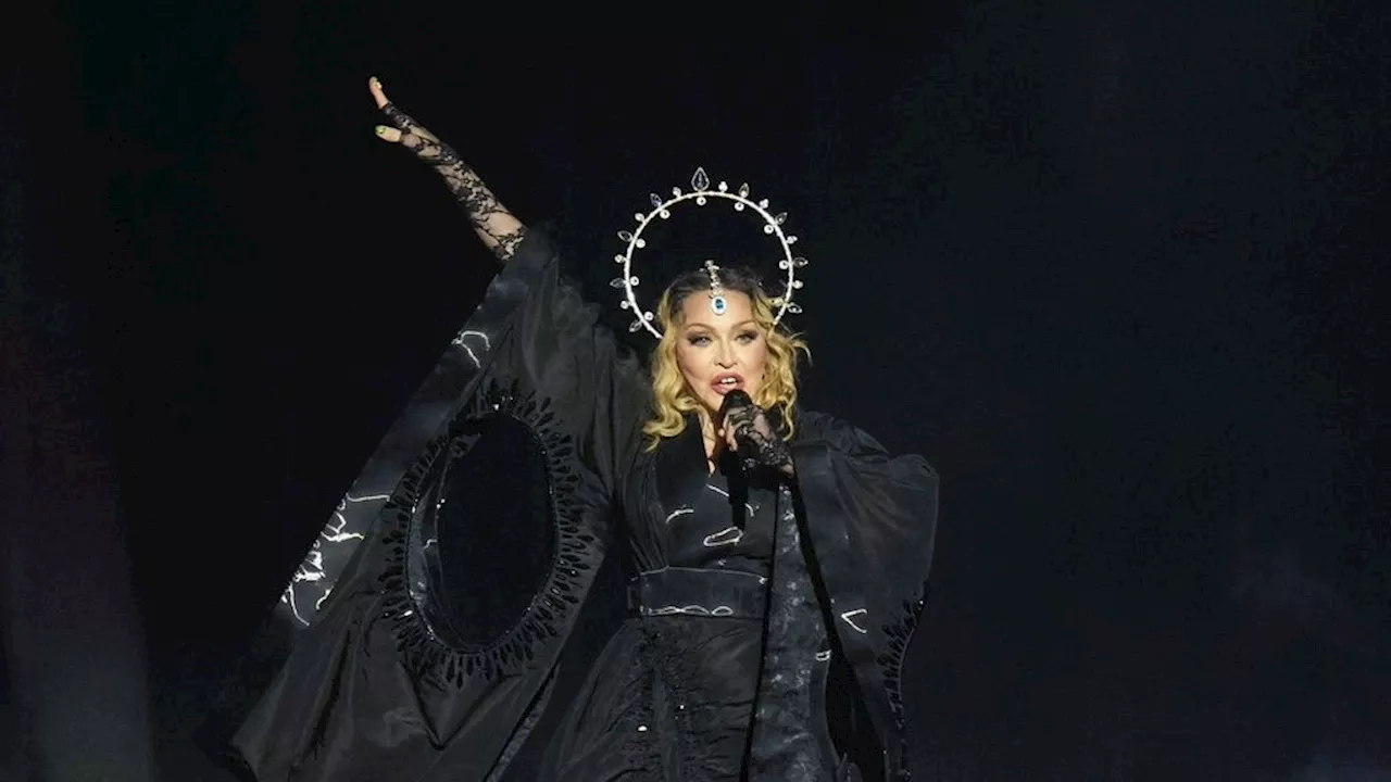 Madonna Jalan-jalan Lalu Menjadi Donatur