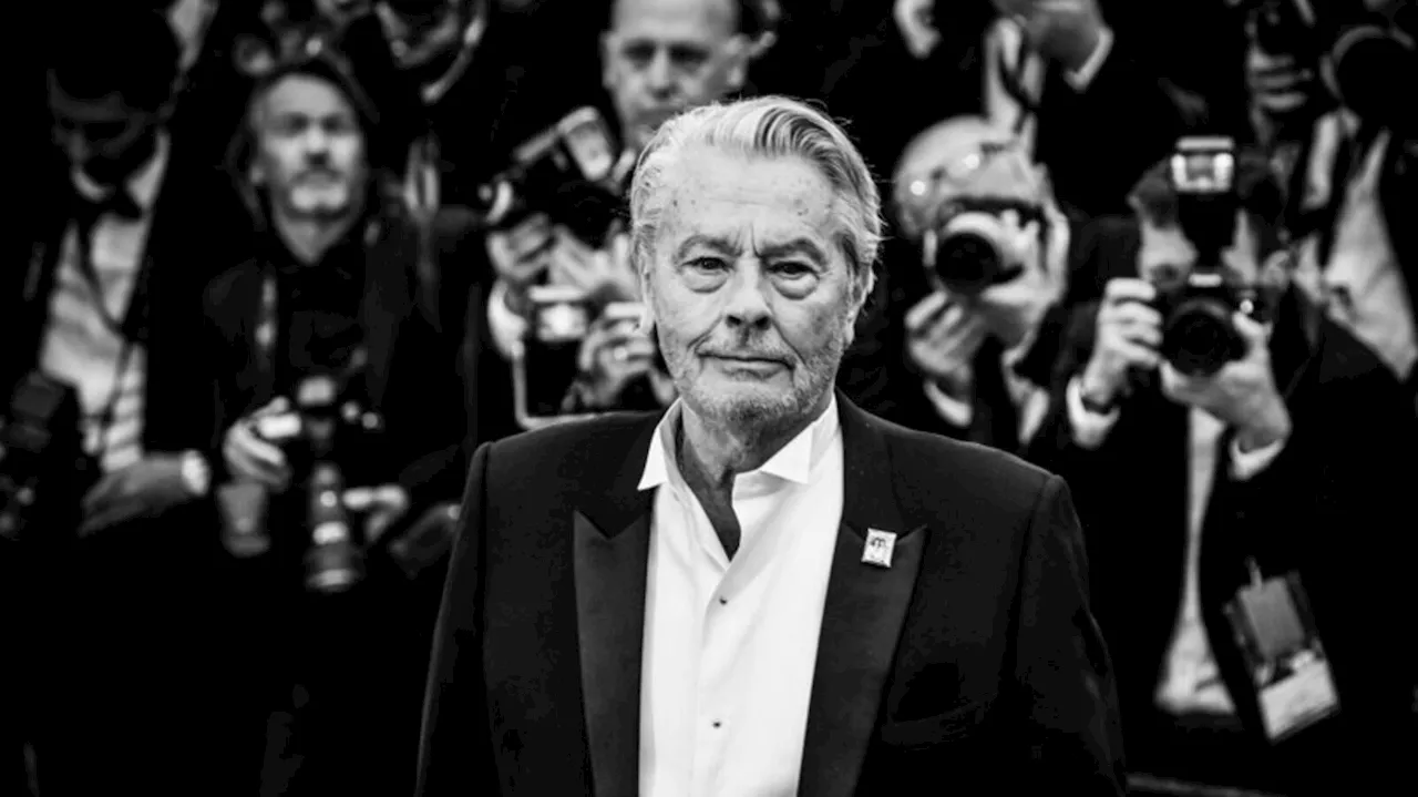 È morto Alain Delon, icona del cinema, fascino e tormento