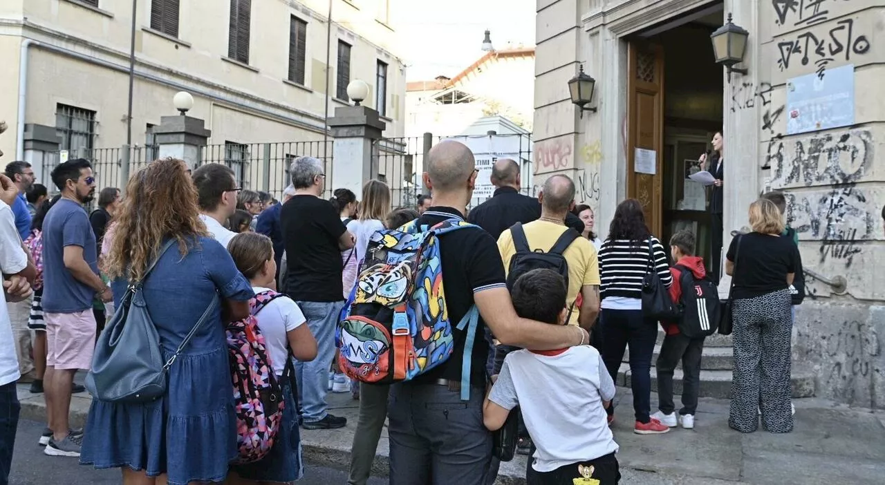 «Scuole, rinvio delle riaperture per il caldo». Mamme in rivolta: è folle