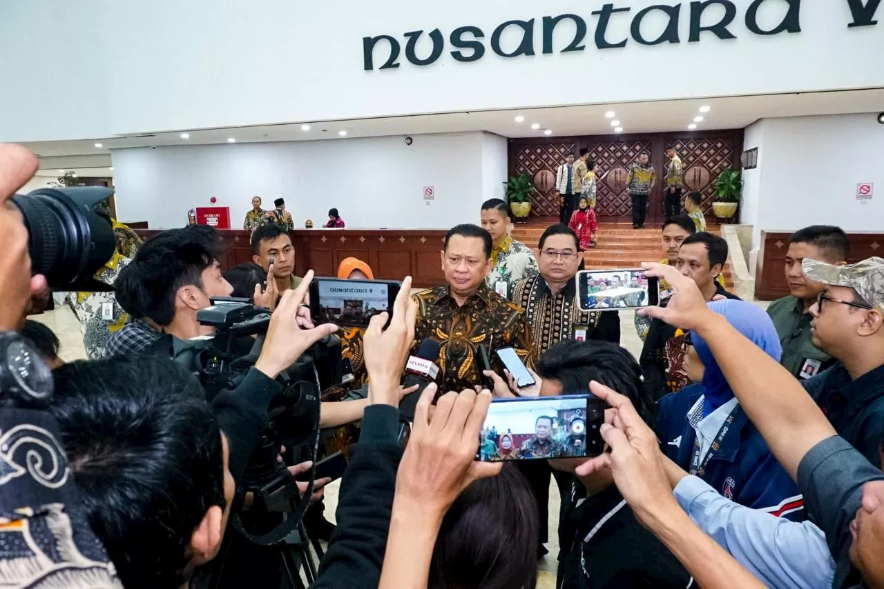 Buka Seminar Hari Konstitusi, Bamsoet Ungkap MPR Rekomendasikan Usulan Amandemen UUD 1945