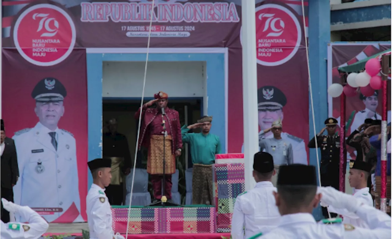 Letjen TNI Purnawirasan Ali Bogra Pimpin Upacara Bendera HUT Ke-79 RI di PLBN Serasan