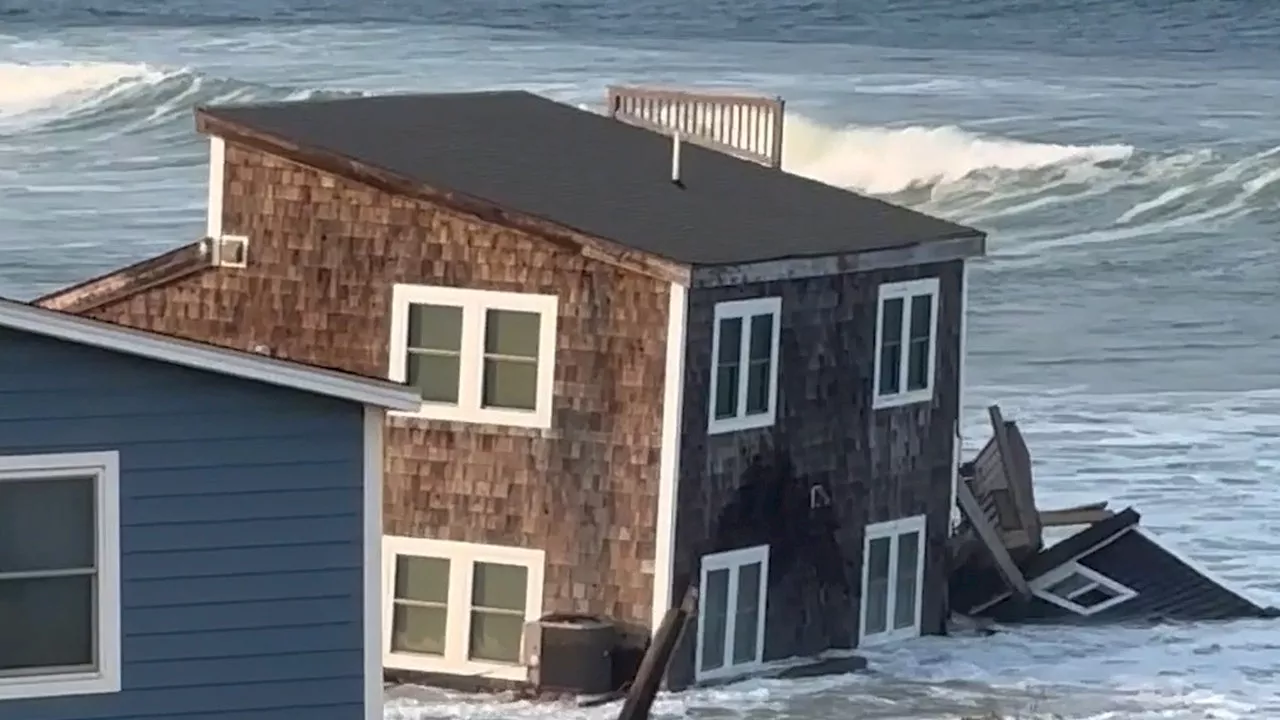 Dramatic video shows North Carolina beach house wash away