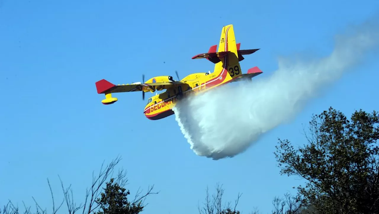 Un feu de forêt emporte plus de 300 hectares dans l’Hérault, 400 pompiers mobilisés