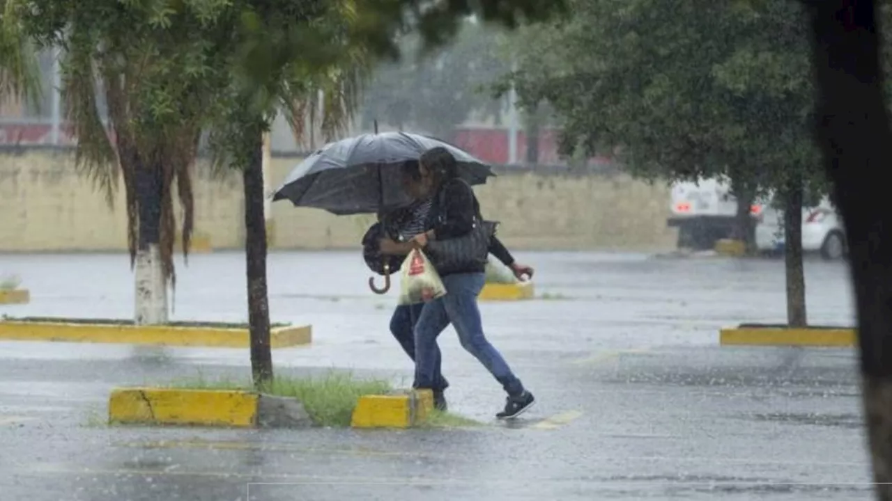 Activan alertas Naranja y Amarilla por lluvias fuertes en la CDMX