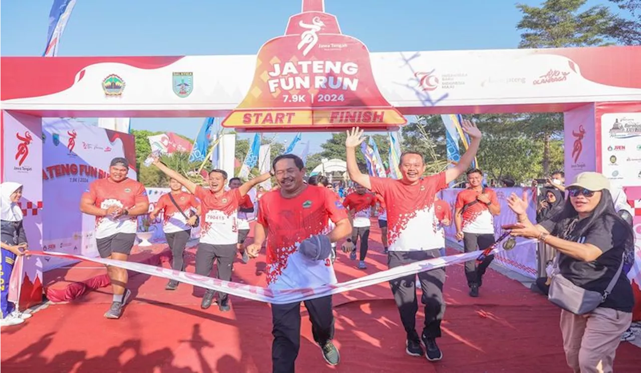 Rayakan Hari Jadi Provinsi Jateng, Nana Sudjana Lari Bareng Ribuan Warga di Salatiga