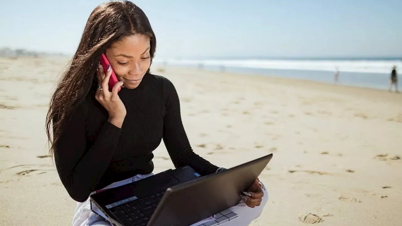 Am Strand statt im muffigen Büro zu arbeiten, ist für viele ein Traum, doch eine Untersuchung zeigt die unsichtbaren Nachteile