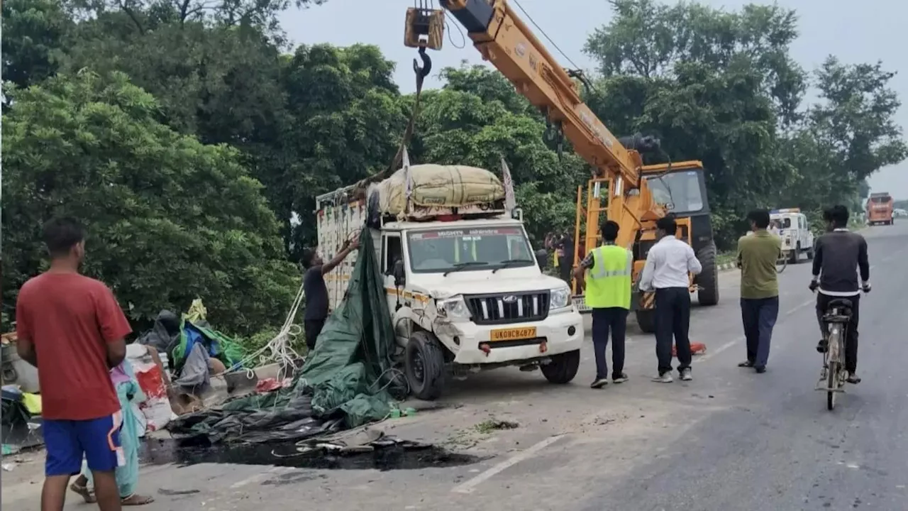 Shahjahanpur Accident: गाय को बचाने में श्रद्धालुओं से भरी पिकअप पलटी, सात घायल, तीन की मौत