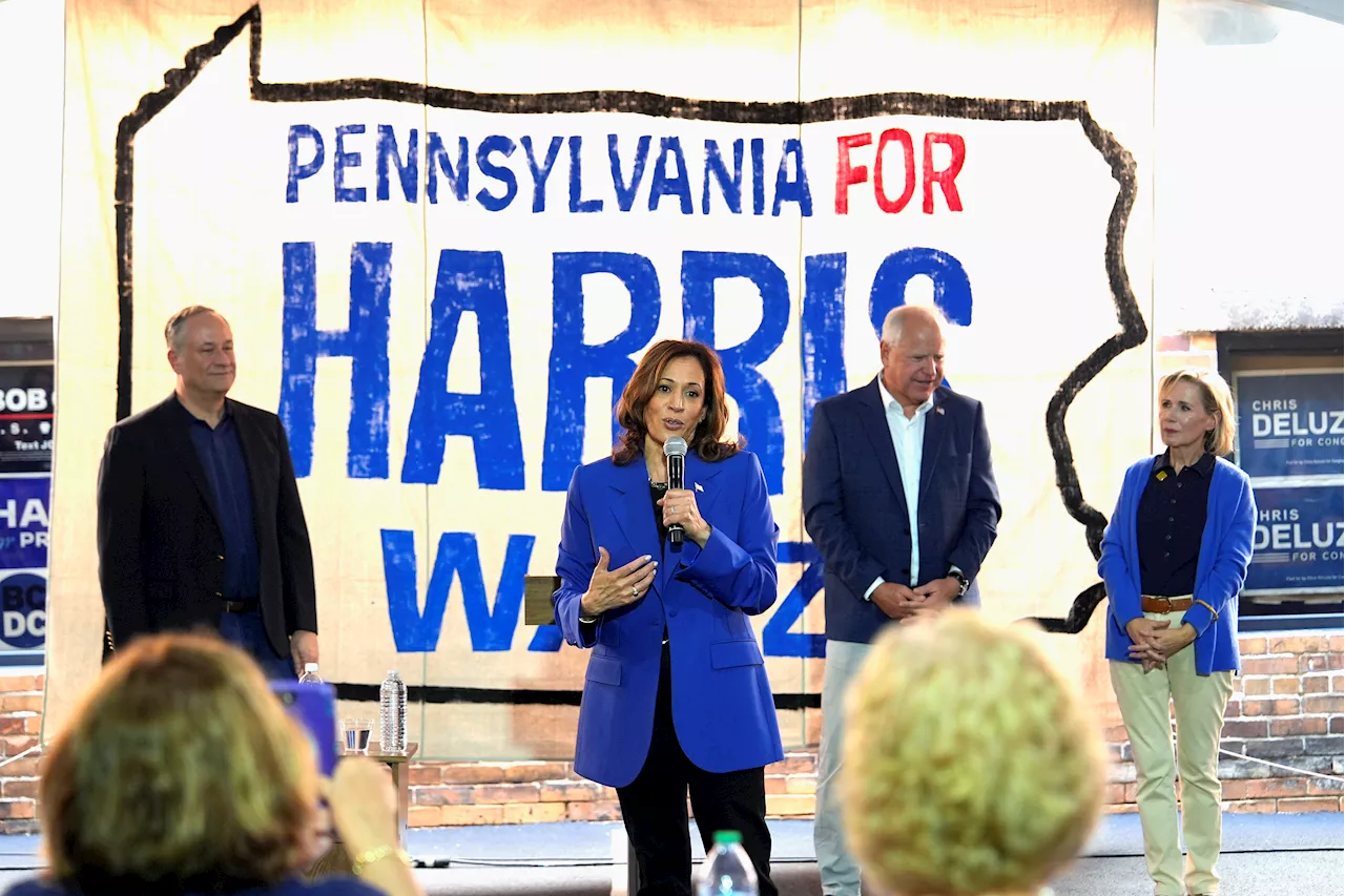 Harris and Walz make small town stops in western Pennsylvania bus tour ahead of DNC