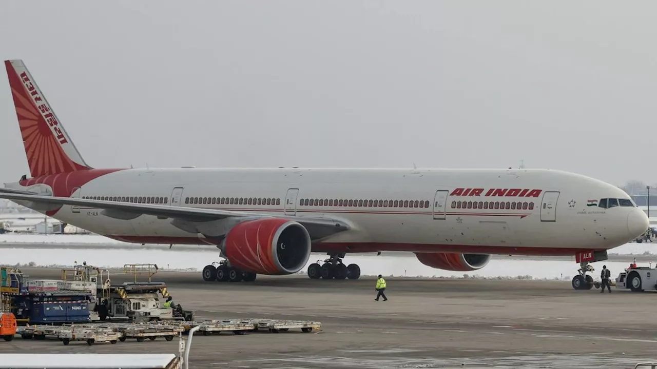 आधी रात को Air India की क्रू मेंबर पर हमला, चीखने पर फ्लोर से घसीटा, सामने आई हैवानियत