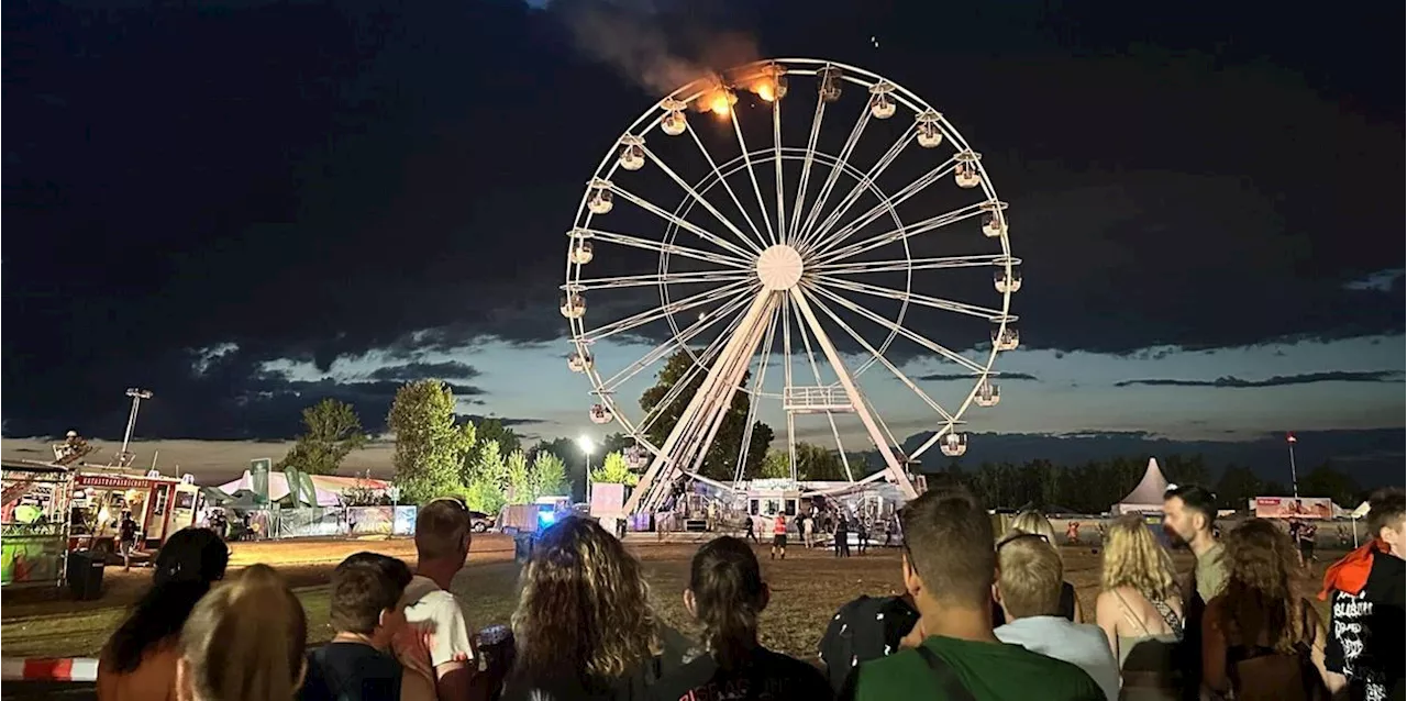 Auf beliebtem Festival in Deutschland: Riesenrad ger&auml;t in Brand