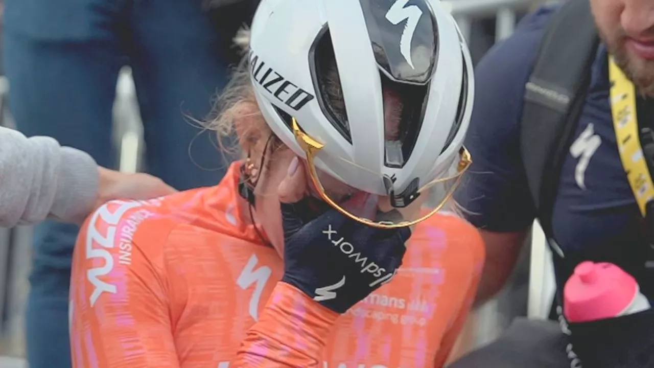 Vollering komt vier seconden tekort op Alpe d'Huez, eindzege Tour Femmes voor Niewiadoma