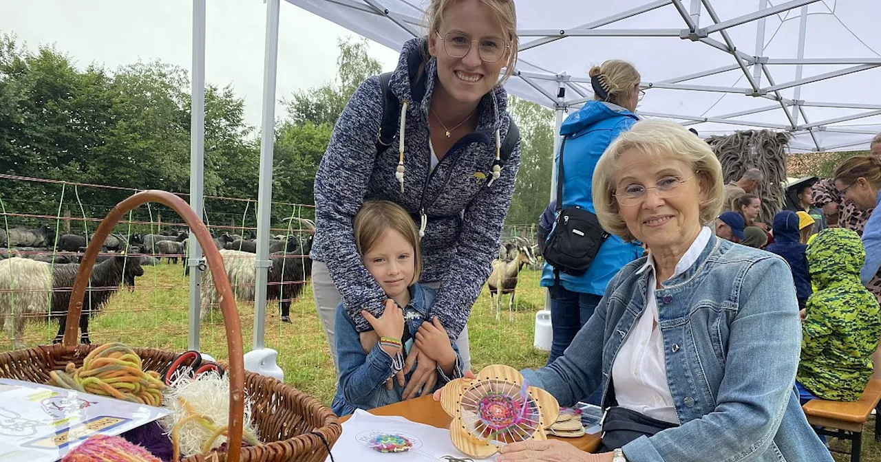 Die Heideblüte lockt Besucher zum Sennefest in Hövelhof