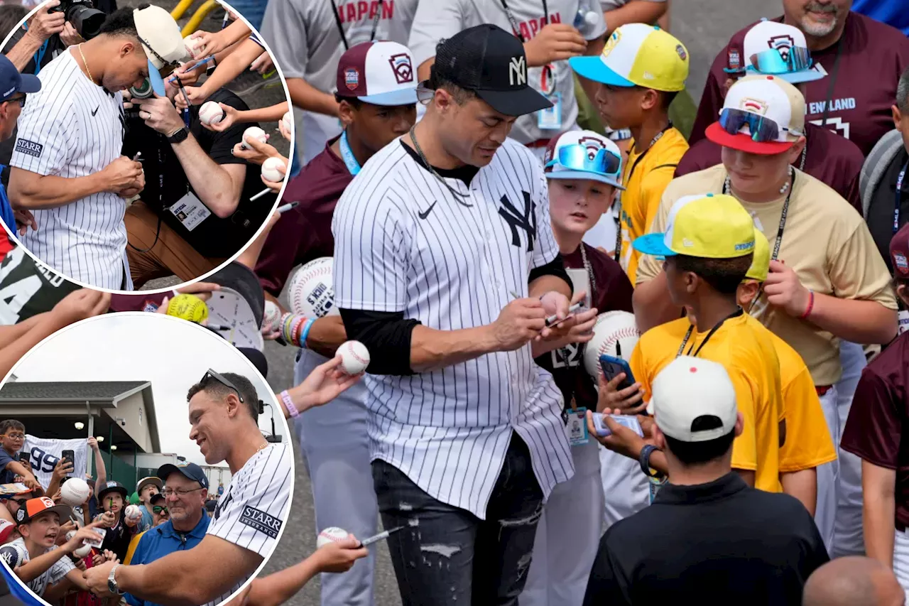 Yankees get heroes welcome, sign autographs for Little Leaguers after arriving in Williamsport