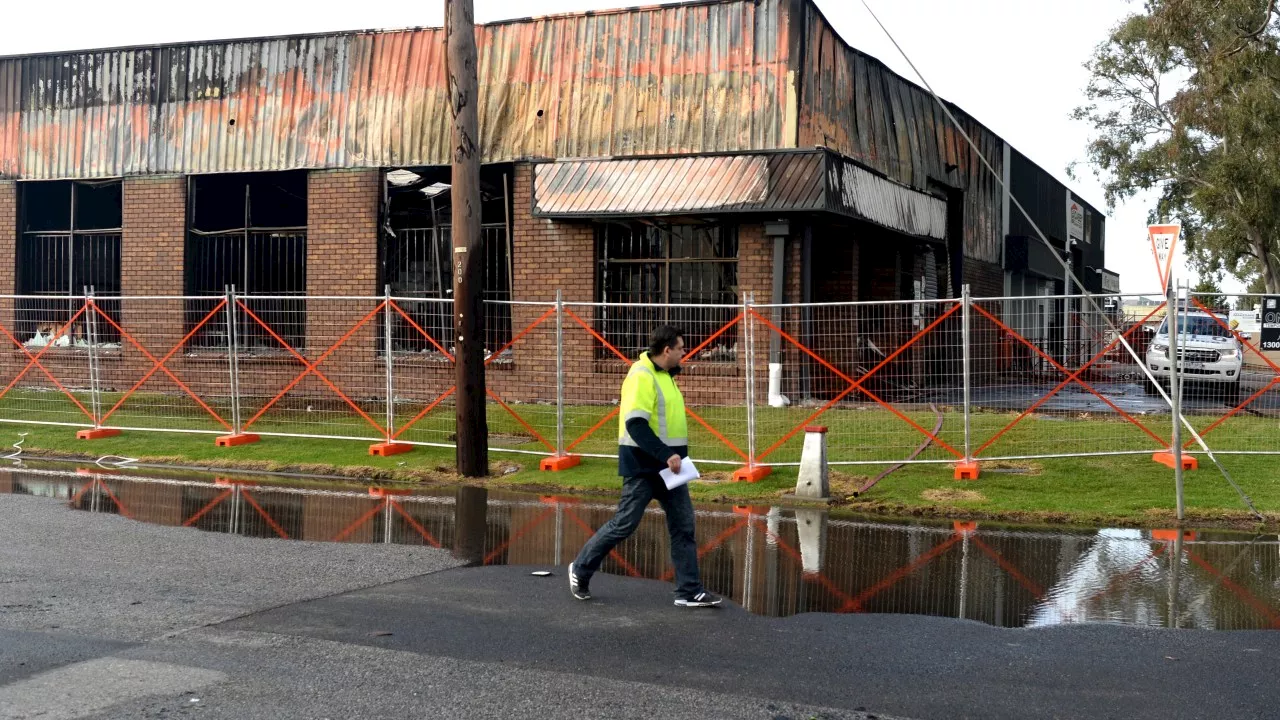 Melbourne factory destroyed after intense blaze engulfs property