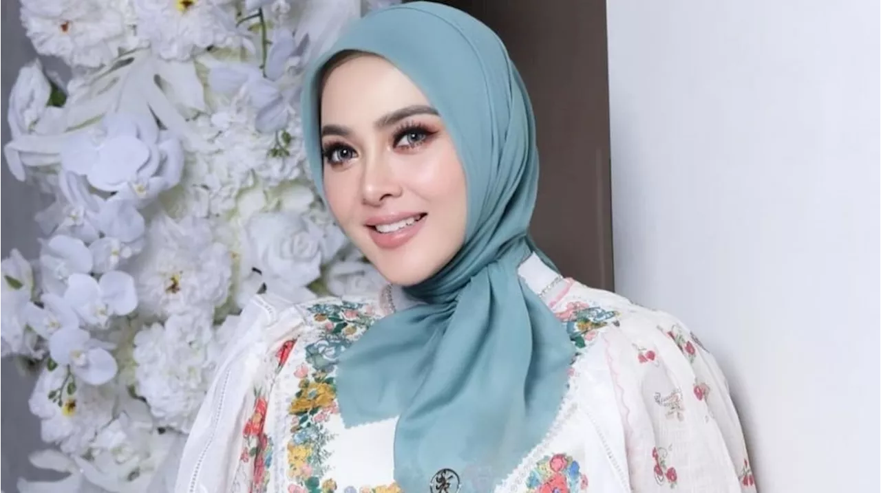 3 Fakta Menarik soal Penampilan Syahrini saat Lahiran: Warna Kerudung Simpan Alasan Khusus