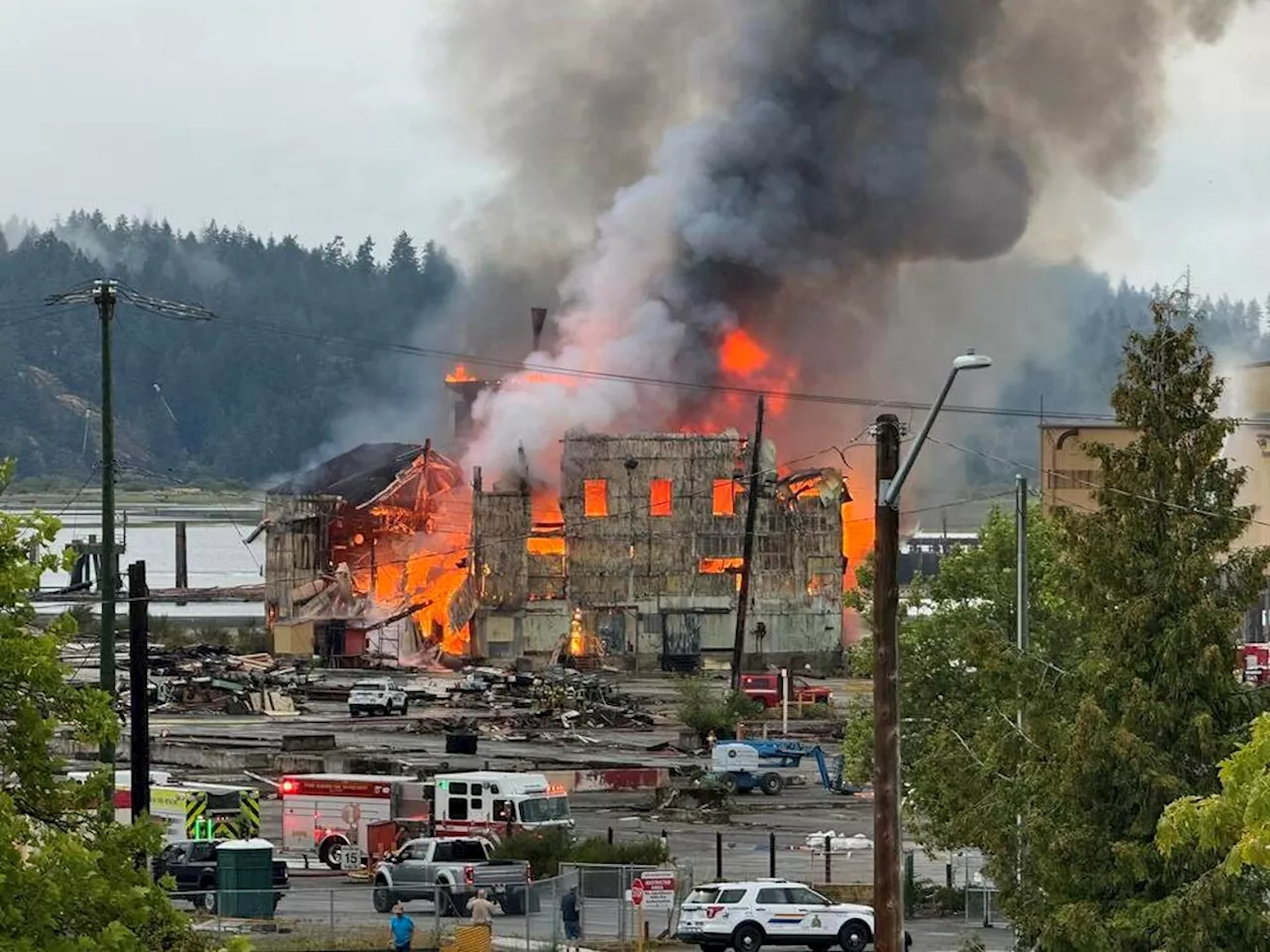 Firefighters tackle structural blaze at Port Alberni's Somass mill site