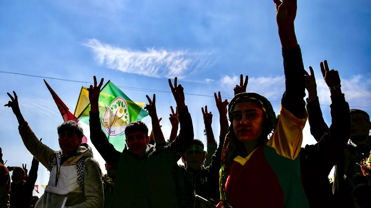 Cantare 'Bella ciao' a Kobane: così torna a vivere il popolo tradito da tutti