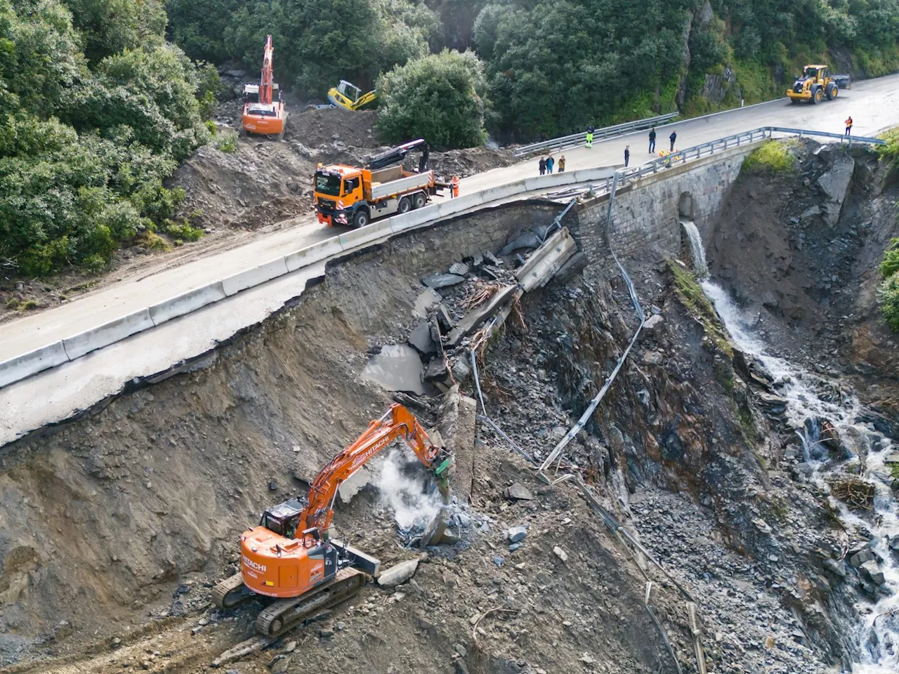 Arlbergpassstraße nach Erdrutschen weiter unpassierbar