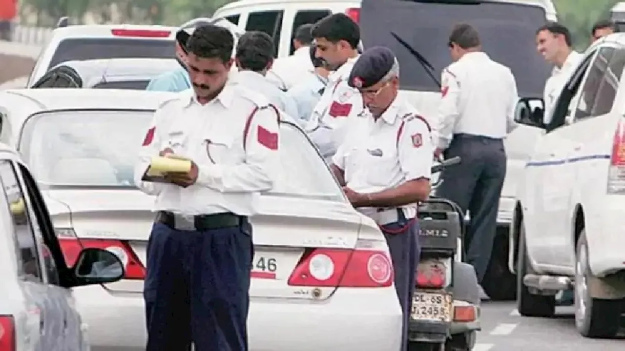 नोएडा ट्रैफिक पुलिस का बहनों को रक्षाबंधन गिफ्ट, उपहार में देगी हेलमेट और नहीं काटेगी चालान