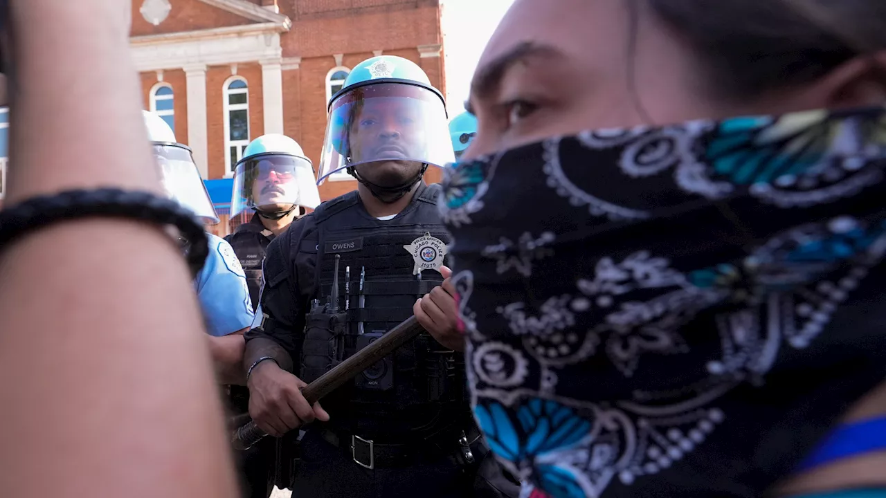 Protesters breach fence line near United Center on Day 1 of DNC; at least 4 arrested