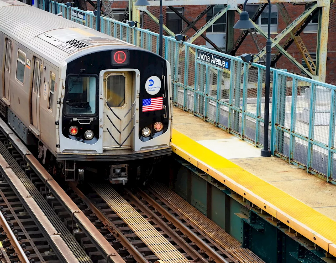 L train service hit with massive rush hour power failure, snarling Monday morning commute