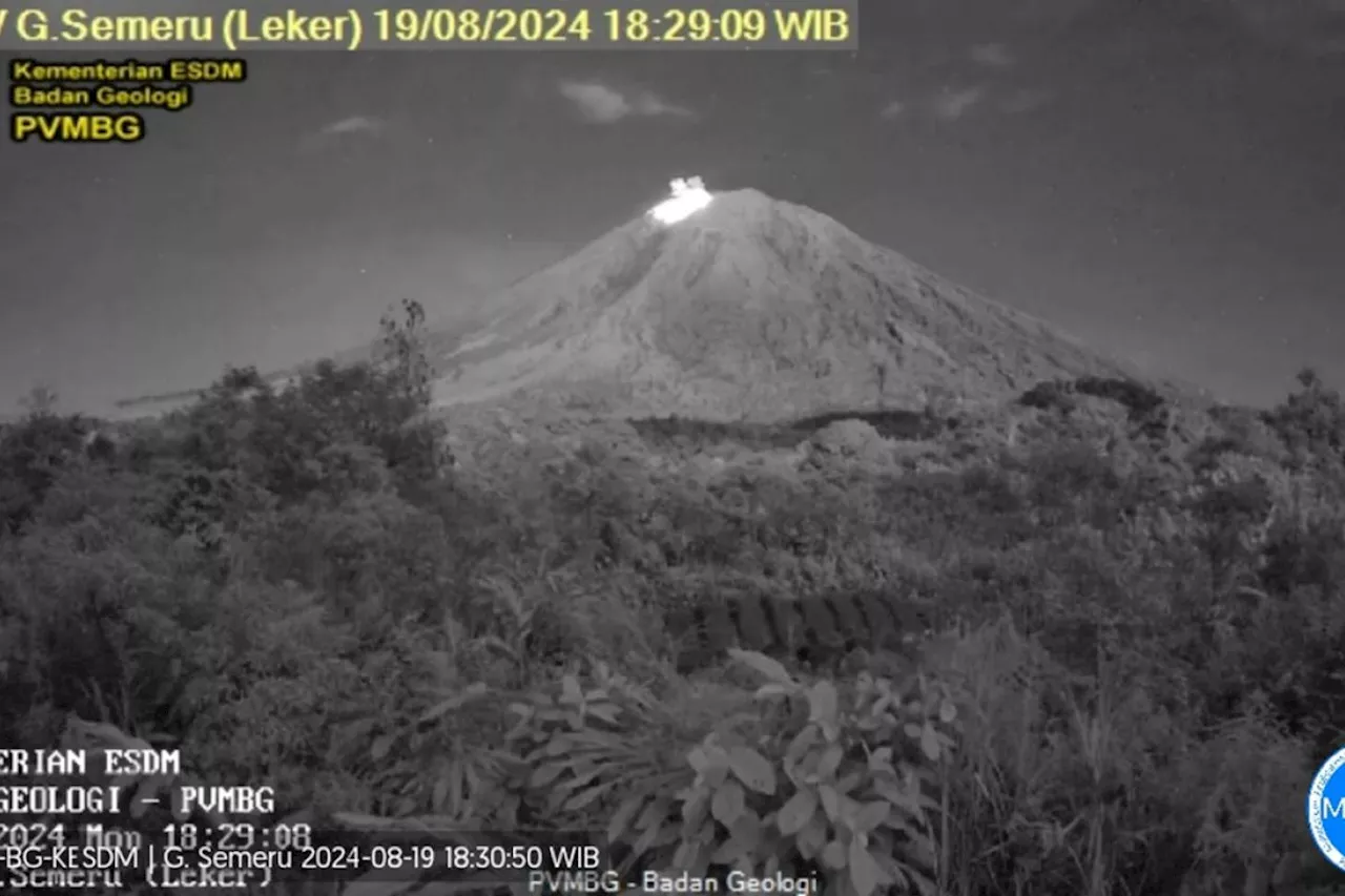 Gunung Semeru erupsi 13 kali dalam waktu tiga jam