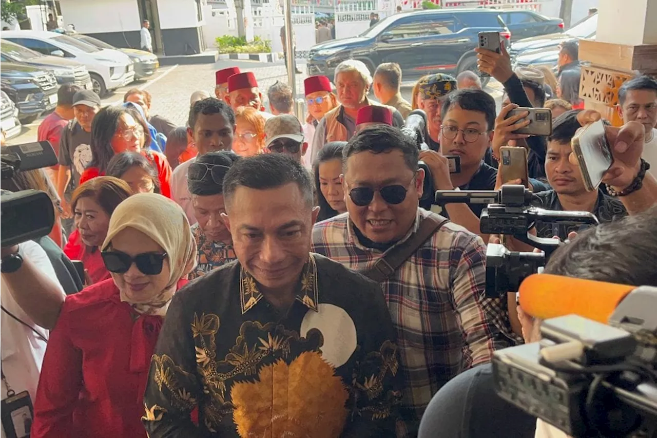 Rapat Pleno Paslon Independen, Dharma Pongrekun-Kun Wardana Tiba di KPU DKI Jakarta