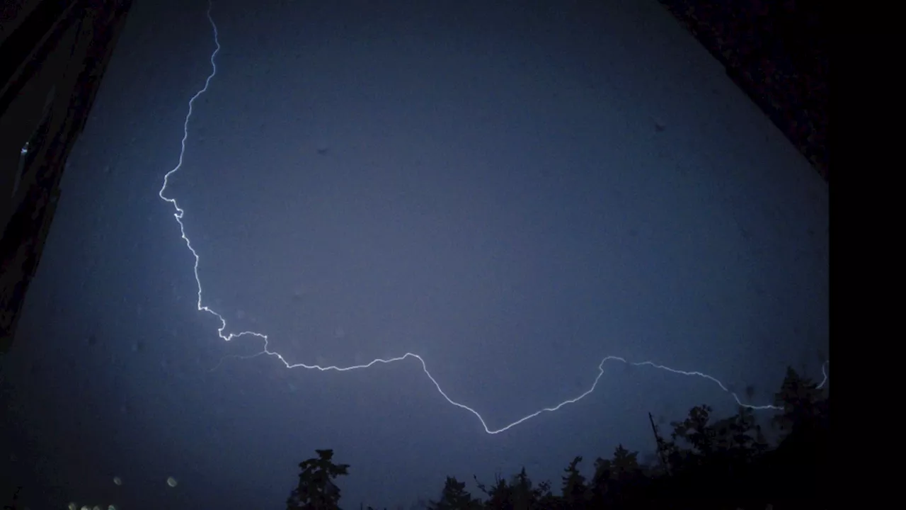 Thunderstorm alerts for East Island, Southern Gulf Islands warn of nickel to tonnie-sized hail