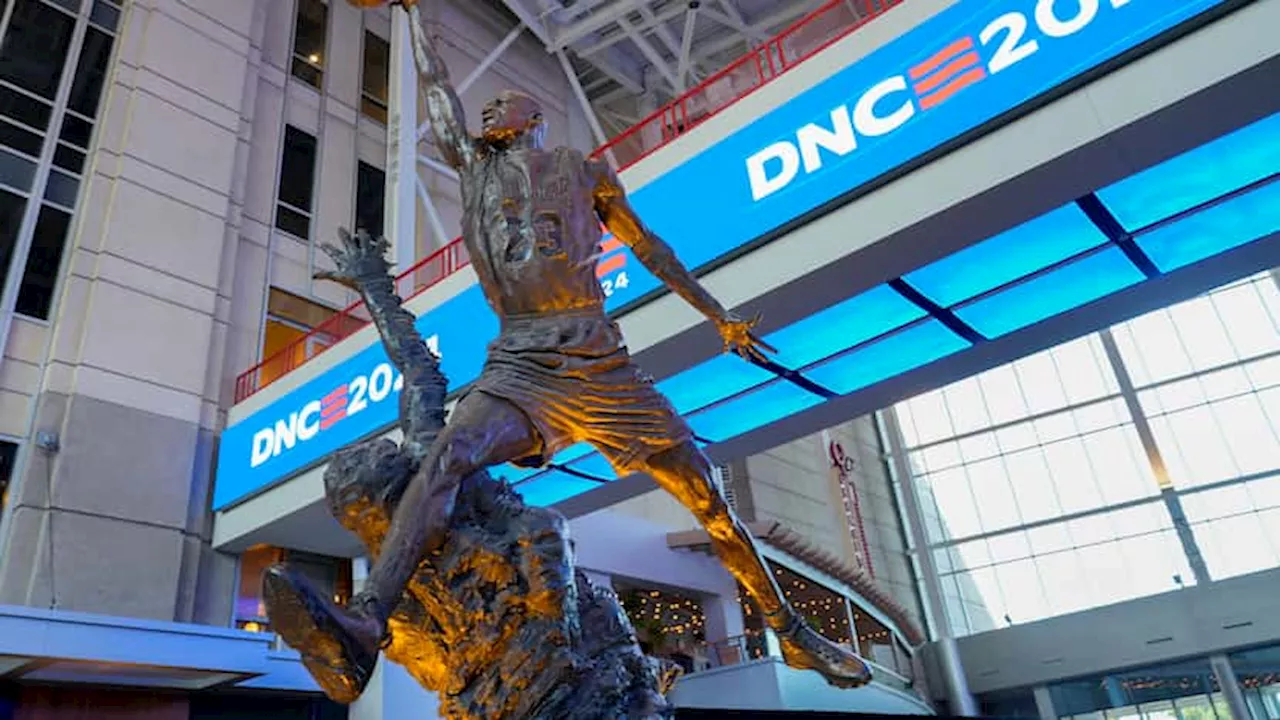 DNC updates: Follow news of the Democratic convention in Chicago