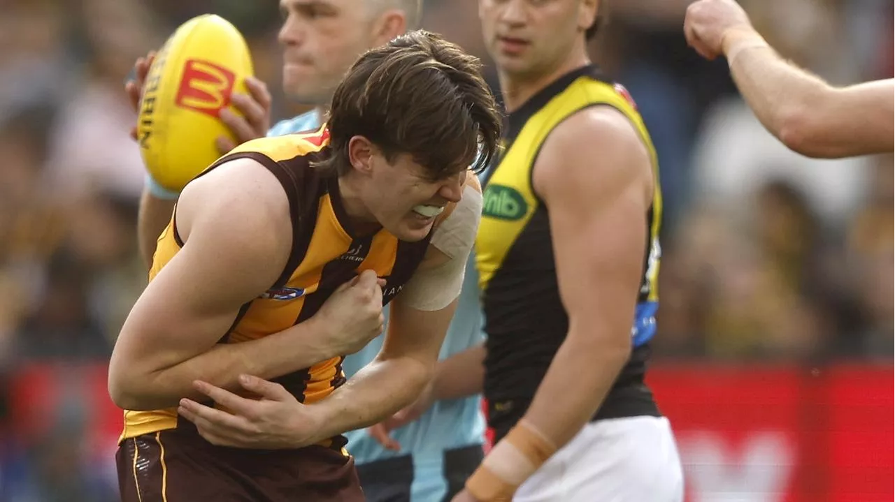 ‘On couch in full kit and a sling’: Hawks gun hurting but hopeful of finals return — Casualty Ward