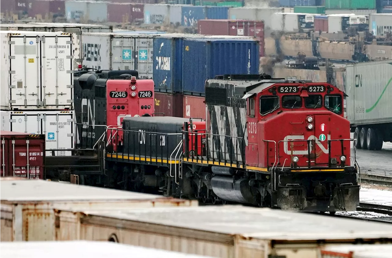 Ottawa tells rail companies, union to work harder to avert crippling stoppage