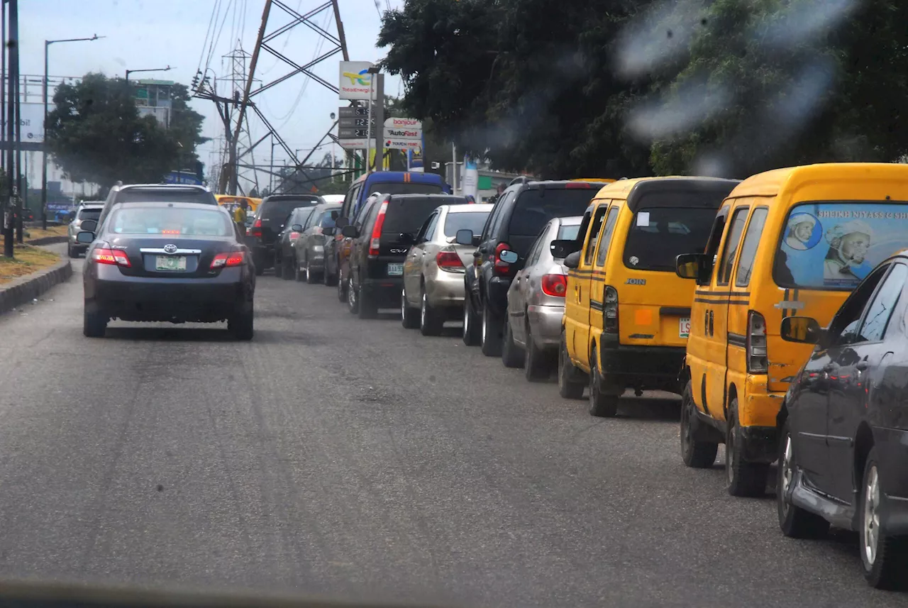 Fuel queues linger as traders await Dangote, NNPCL refineries